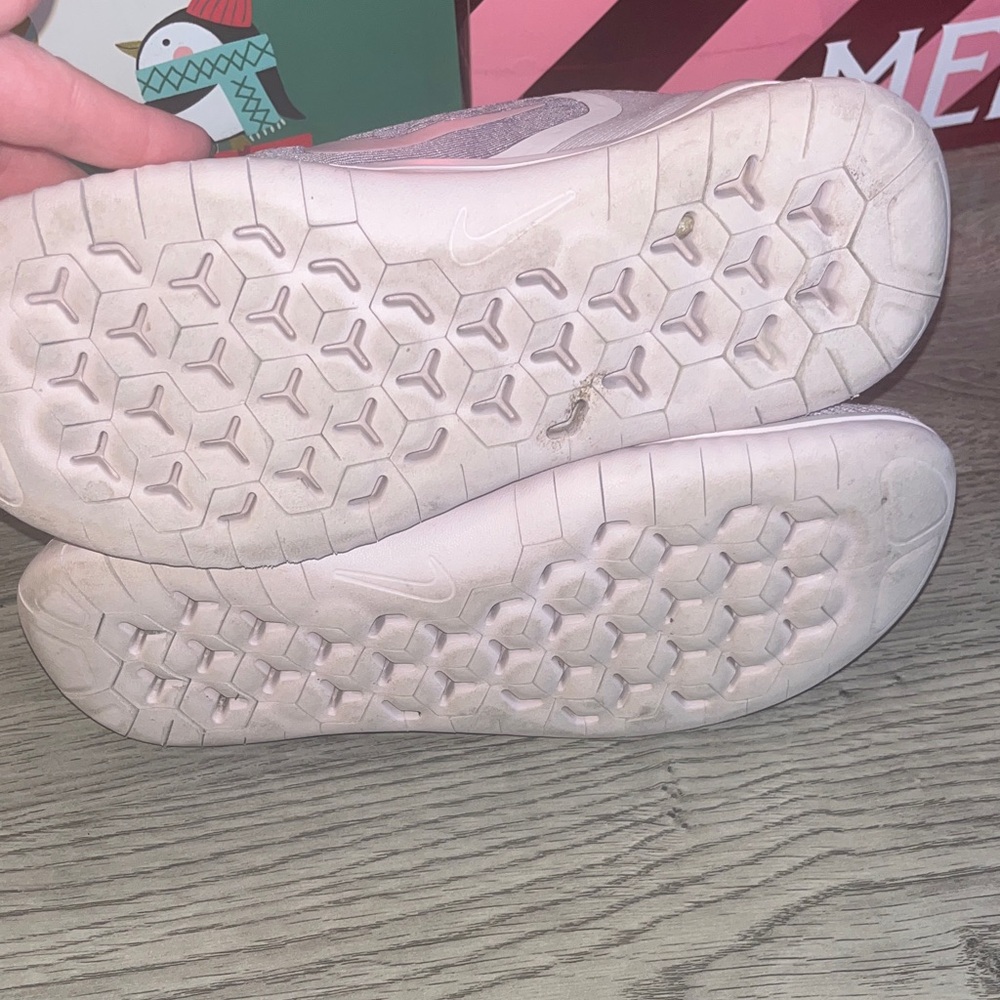 Nike Women's Free Lilac/Mauve Sneakers - Picture 9 of 9